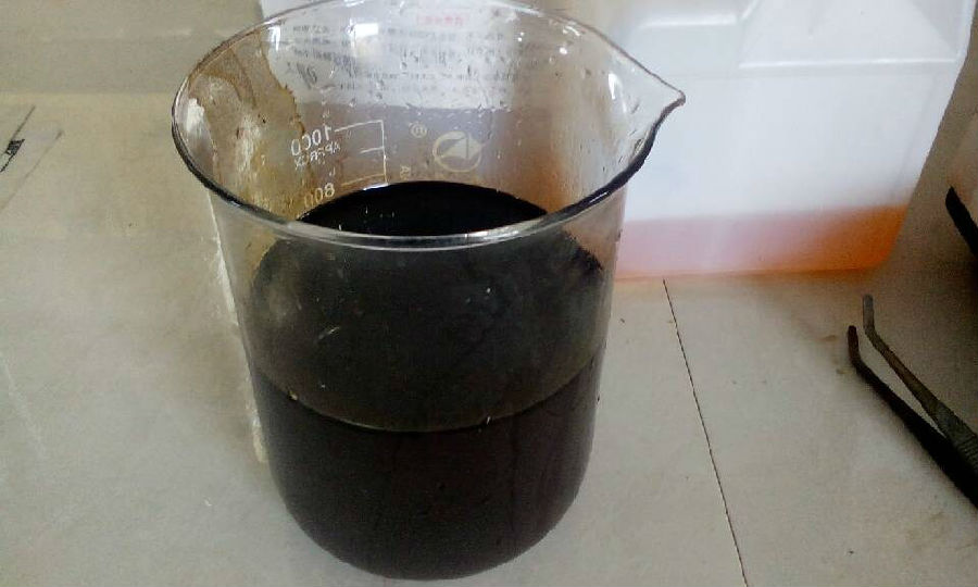 沥青清洗溶解后加入水溶解.jpg